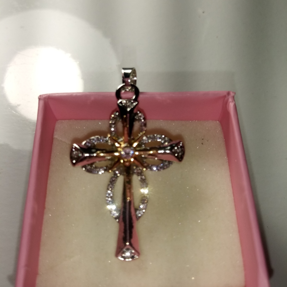 925 SS Stunning Cross Pendant